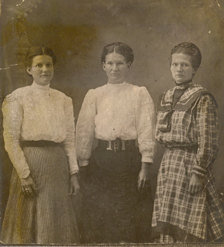 Annie, Sara Jane and Dollie Barnett- daughters of Lannie Barnett and Lethie Walter