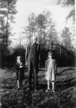 John Rodoph Willoughby with Betty and Virgina, Bruce Willoughby's daughters